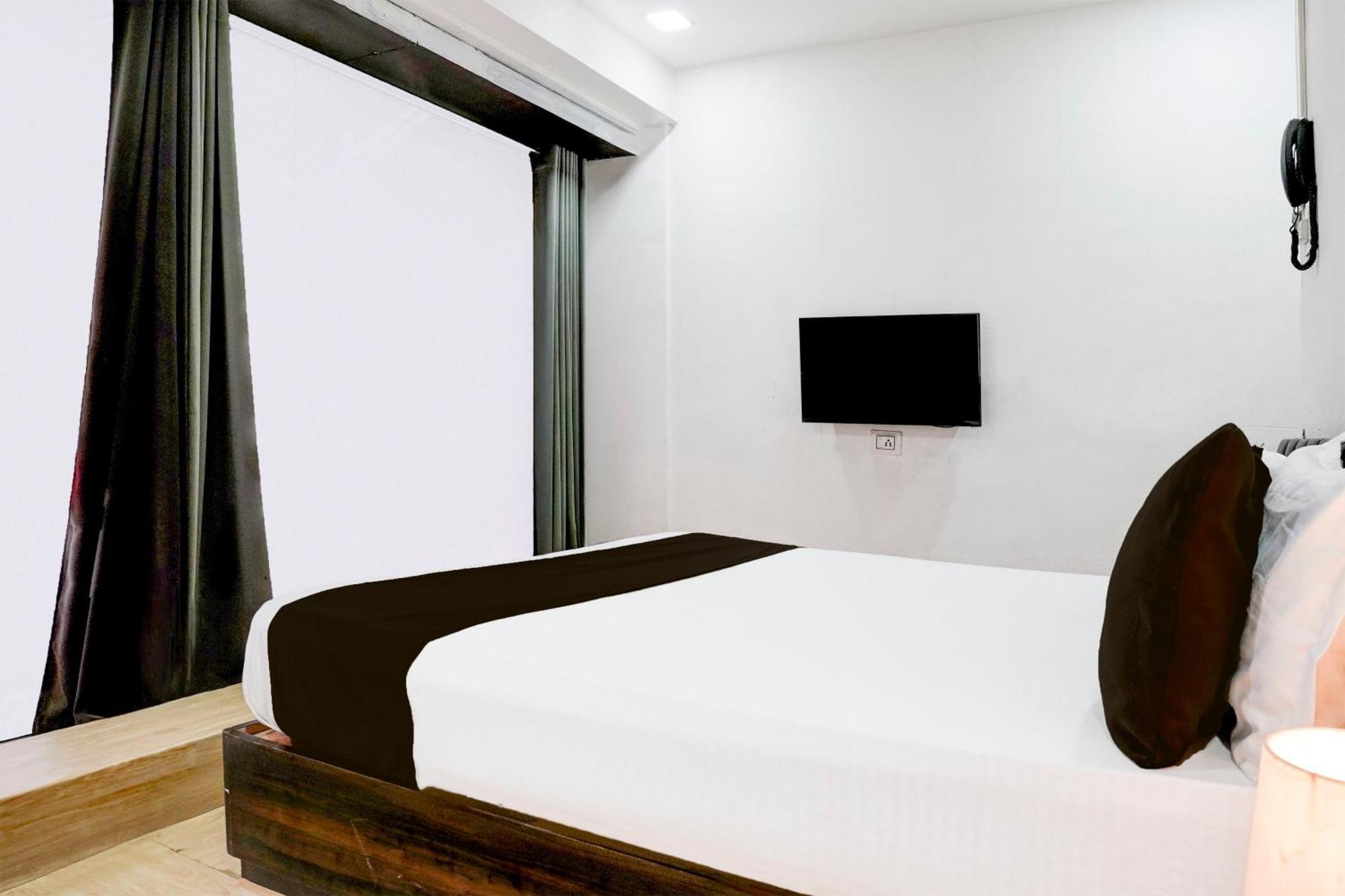 Super Hotel O Vip Road Formerly Hotel Lotus 苏拉特 外观 照片