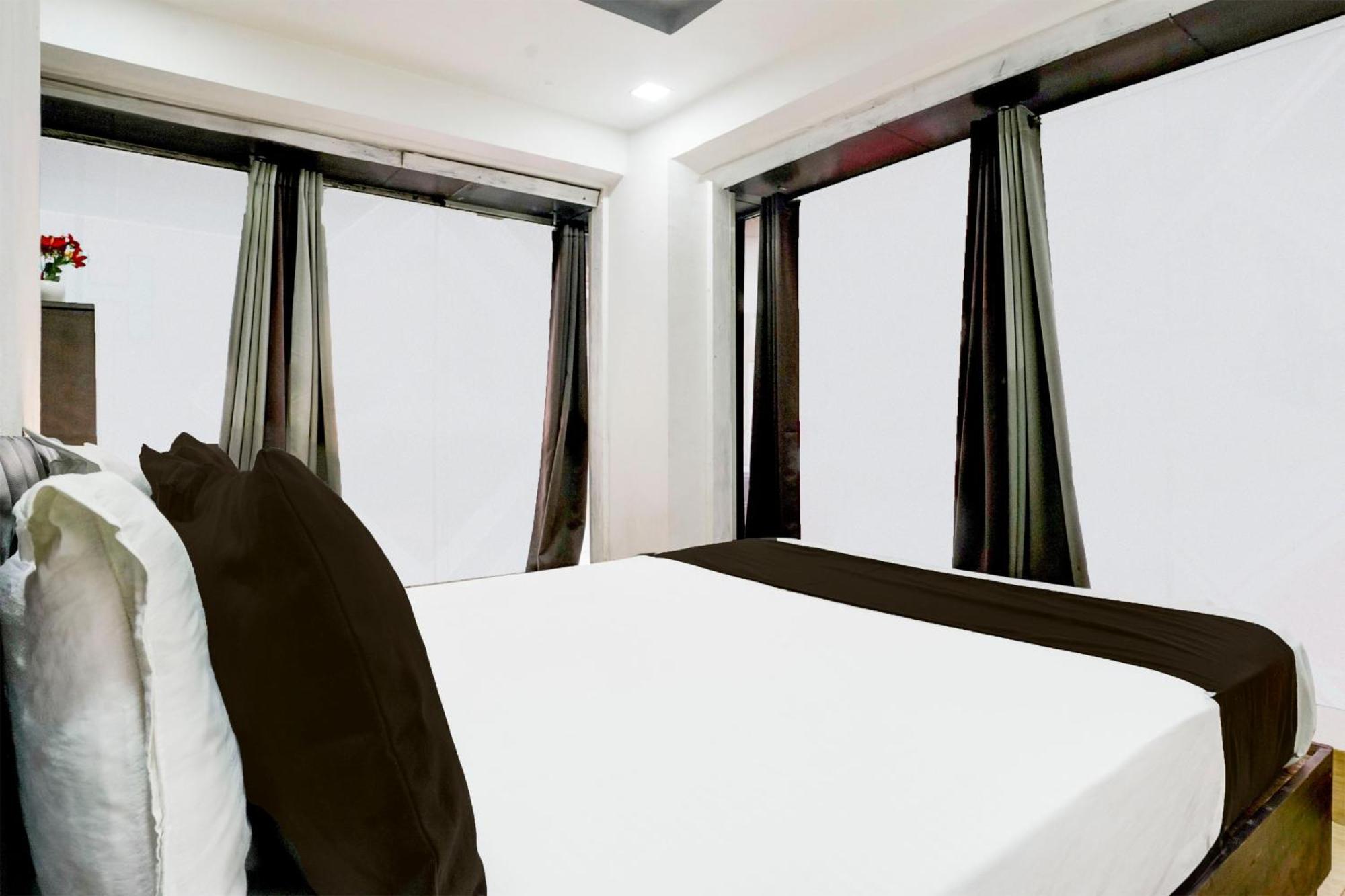 Super Hotel O Vip Road Formerly Hotel Lotus 苏拉特 外观 照片